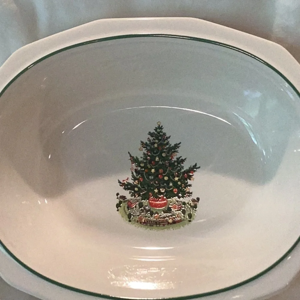 Pfaltzgraff Christmas Heritage Oval Serving Bowl